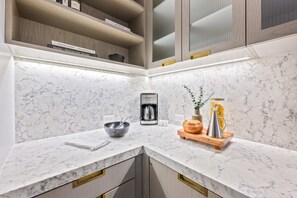 Exterior - 17john: Grand King Studio Apartment (New York)