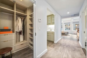 Apartment | 1 bedroom - 17john: Grand King Studio Apartment (New York)