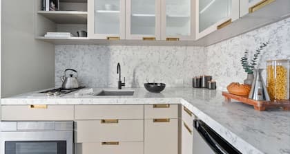 17john: Luxury One Bedroom Apartment