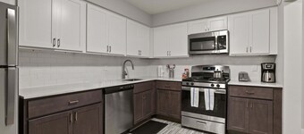 現代化兩睡房兩浴室公寓，景觀怡人  