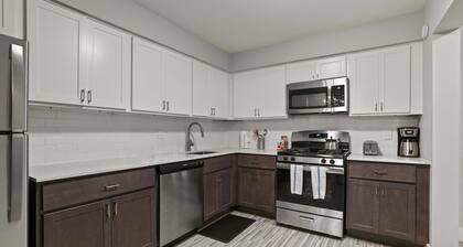 Modern 2BR 2BA Apartment With Pleasant Views