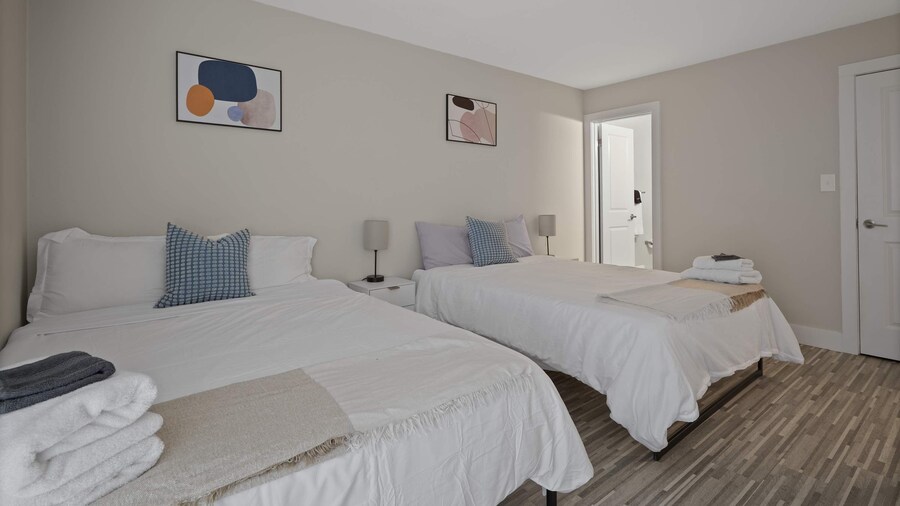 Inviting 2BR 2BA Unit in Rochester Hills