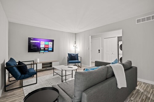 Family Friendly 2BR 2BA in the City