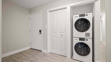 2 bedrooms, Internet