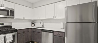 Relaxing 2BR 2BA Unit in the City