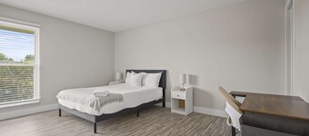 Relaxing 2BR 2BA Unit in the City