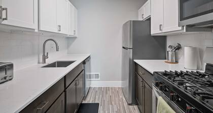 Bright and Airy 2BR 2BA in the Heart of the City