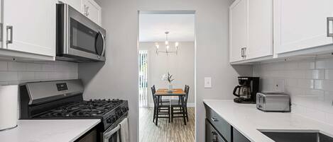 2 عدّة غرف نوم وخدمة الإنترنت