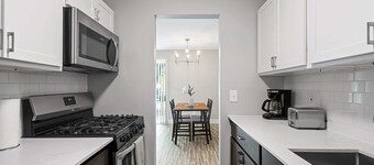 Bright and Airy 2BR 2BA in the Heart of the City