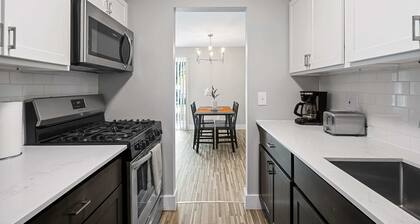 Bright and Airy 2BR 2BA in the Heart of the City