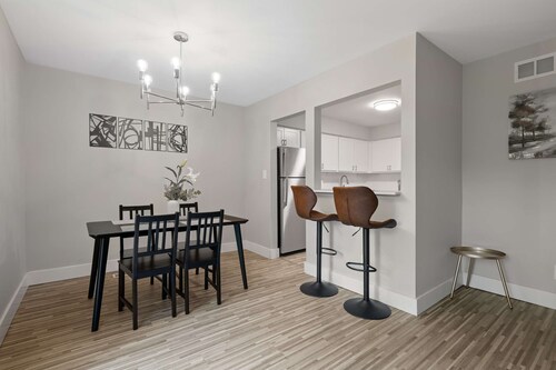 Spacious 2BR 2BA City Haven