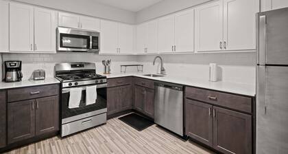 Stylish 2BR 2BA Stay in Prime Location