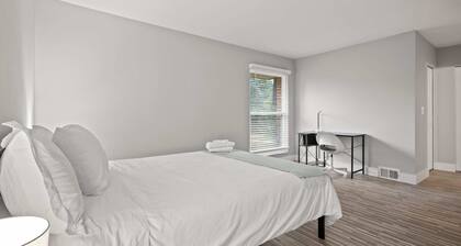 Stylish 2BR 2BA Stay in Prime Location