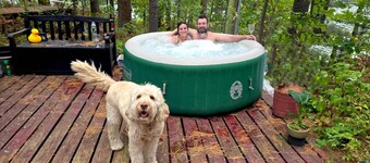 Stabbin Cabin 2 on Grant Island-hottub Boat Pets