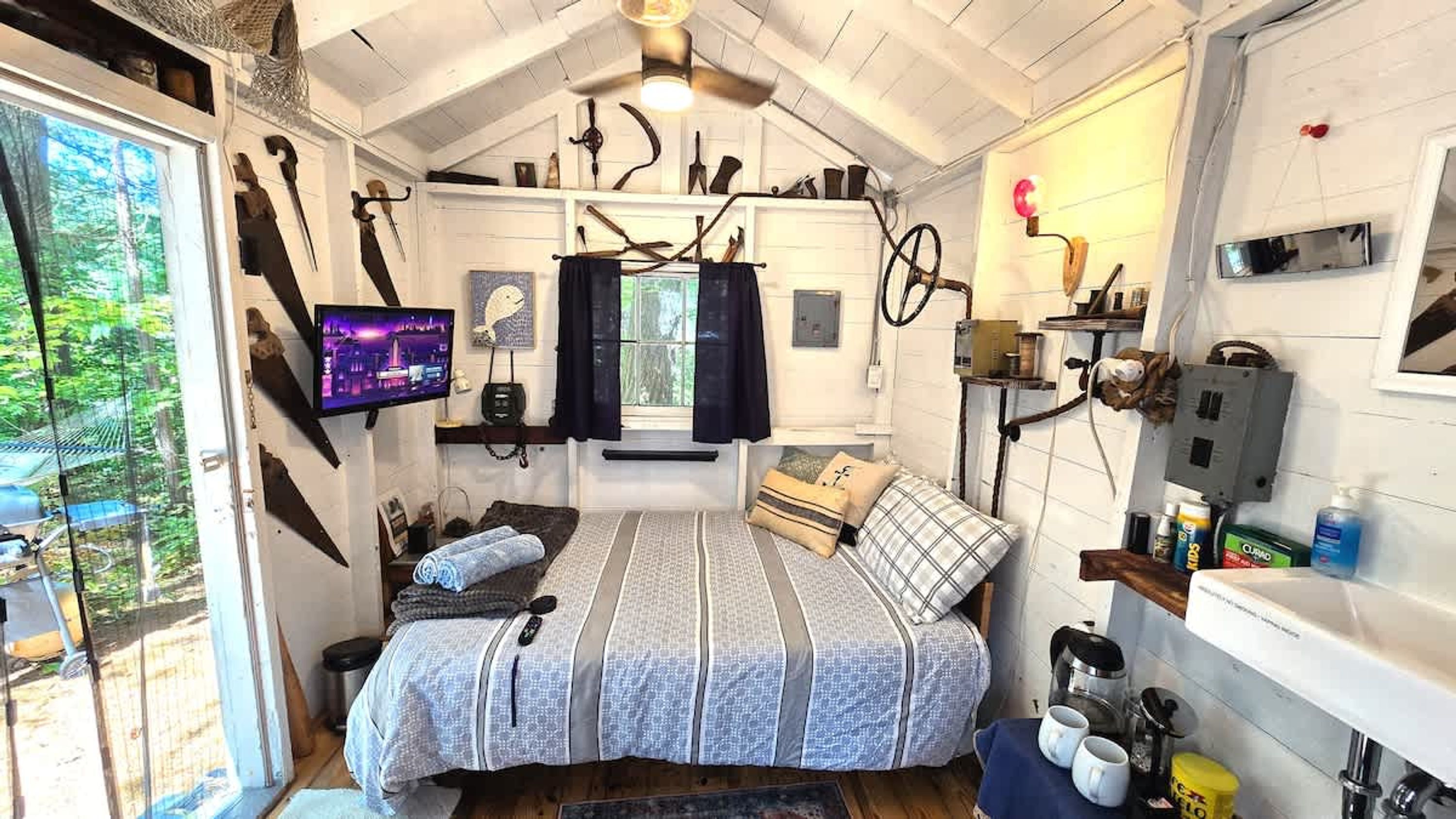 Studio, Smoking | 1 bedroom, Internet