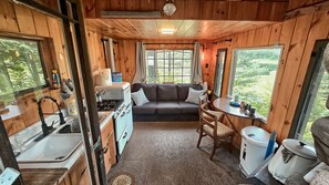 Suite, Smoking | 3 bedrooms, Internet