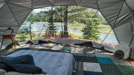 Suite, Smoking | 3 bedrooms, Internet