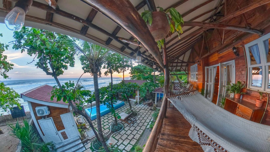Balcony Bedroom Suite w Romantic Sunsets - AC - Pool