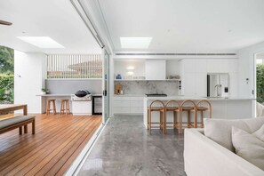 House | 4 bedrooms, Internet - Rubus Blue Berry - by Linnaeus Collection (Berry)