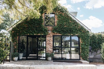 Moraea Farm Berry - by Linnaeus Collection