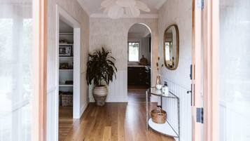 House | 5 bedrooms, Internet