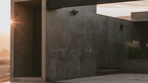 A modern building with a concrete exterior, large open spaces, and a view of the landscape. - Casa Malbec Valle de Guadalupe (Valle de Guadalupe)