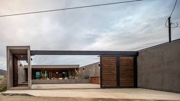 House | 4 bilik tidur