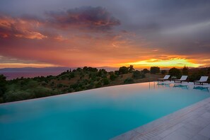 3 عدّة غرف نوم وخدمة الإنترنت