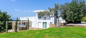 VIP Villa Panoramic Seaview Close to Beaches