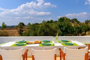 3 عدّة غرف نوم وخدمة الإنترنت