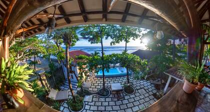 2 Casitas for 8 Guests on Beach Front w Pool AC