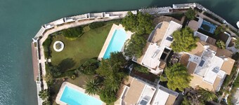 Perfect Seaside Villa Large Pool Boat Dock