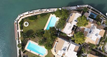 Perfect Seaside Villa Large Pool Boat Dock
