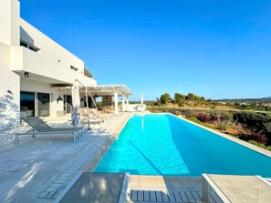 Villa | 4 bedrooms, Internet