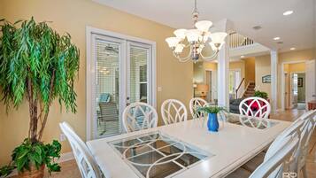 House | 6 bedrooms, Internet