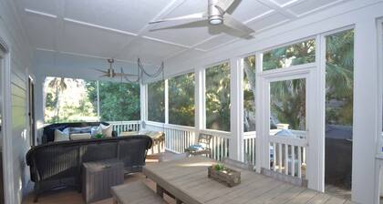 Island Time - Pet Friendly and Minutes From Beach