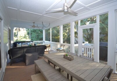 Island Time - Pet Friendly and Minutes From Beach