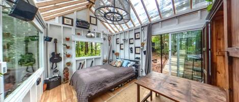 Suite | 3 bedrooms