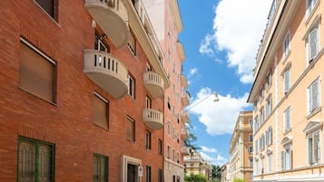 Apartment | 2 bedrooms, desk, Internet