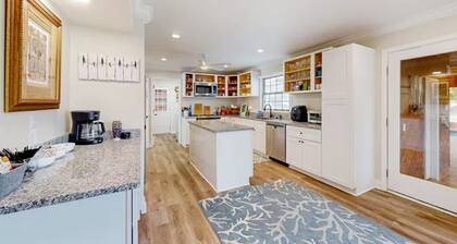 AL Funhouse - Minutes to Beaches OWA Fairhope