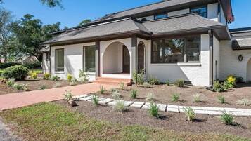 Casa | 6 quartos, acesso à internet de alta velocidade