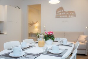3 bedrooms - Colosseum Holidays - Three-bedroom Apartment (Rome)