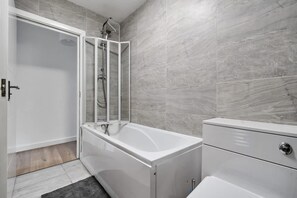 公寓 | 2 多间卧室、办公桌、隔音