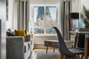 Apartment - Stylish 2BR Apartment Near MCR Airport (Manchester)