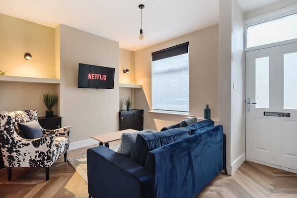 House, Smoking | 2 bedrooms, Internet