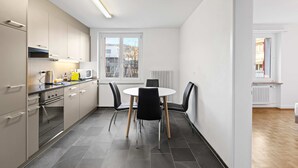 Unclassified image, 4 of 10, button - Well Equipped Flat in Zurich (Zürich)