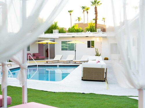 Standard Room, 2 Queen Beds, Kitchenette, Garden View