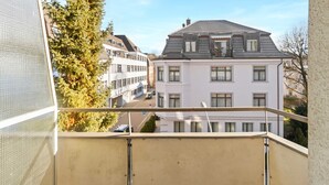Unclassified image, 2 of 11, button - Bright apt Near the Center (Zürich)
