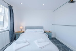 House | 1 bedroom, Internet - Modern 1BR Apartment in Whitefield (Manchester)