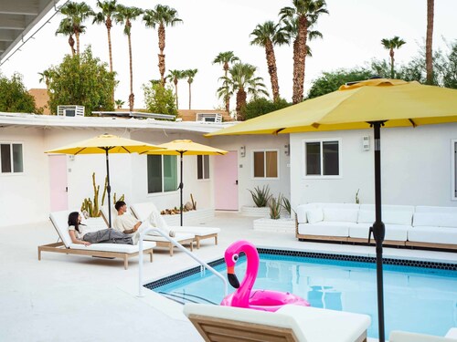 Deluxe Room, 1 King Bed, Kitchen, Pool View